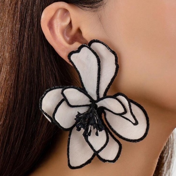 New Black And White Floral Statement Earrings 46$